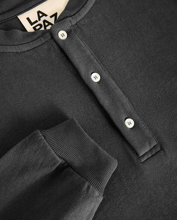 CARNEIRO HENLEY - BLACK SAND